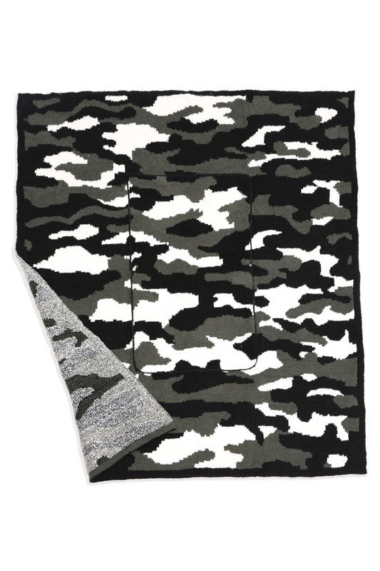 2 In 1 Camouflage Print Throw Blanket & Pillow