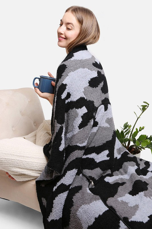 2 In 1 Camouflage Print Throw Blanket & Pillow