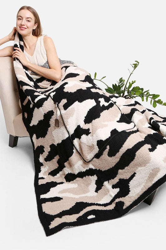 2 In 1 Camouflage Print Throw Blanket & Pillow