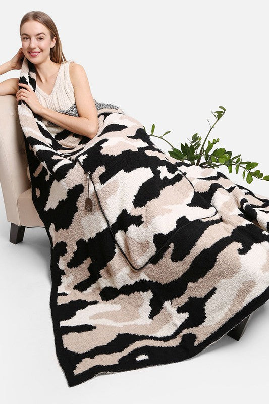 2 In 1 Camouflage Print Throw Blanket & Pillow