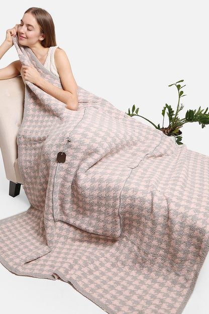 2 In 1 Houndstooth Print Throw Blanket & Pillow