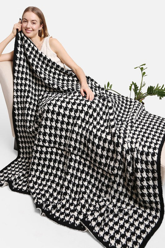 2 In 1 Houndstooth Print Throw Blanket & Pillow