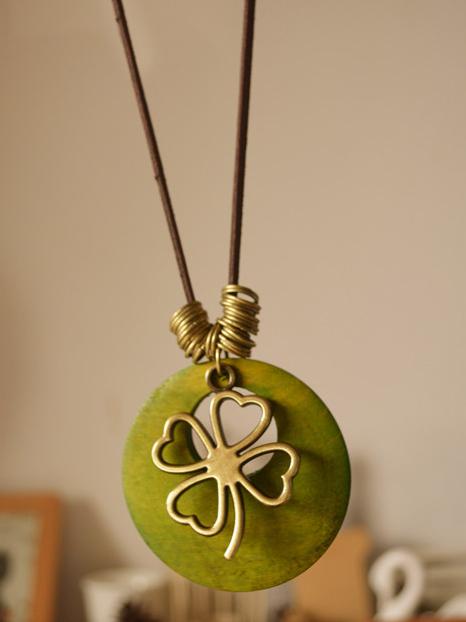 Vintage Wood Four Leaf Clover Necklace by migunica