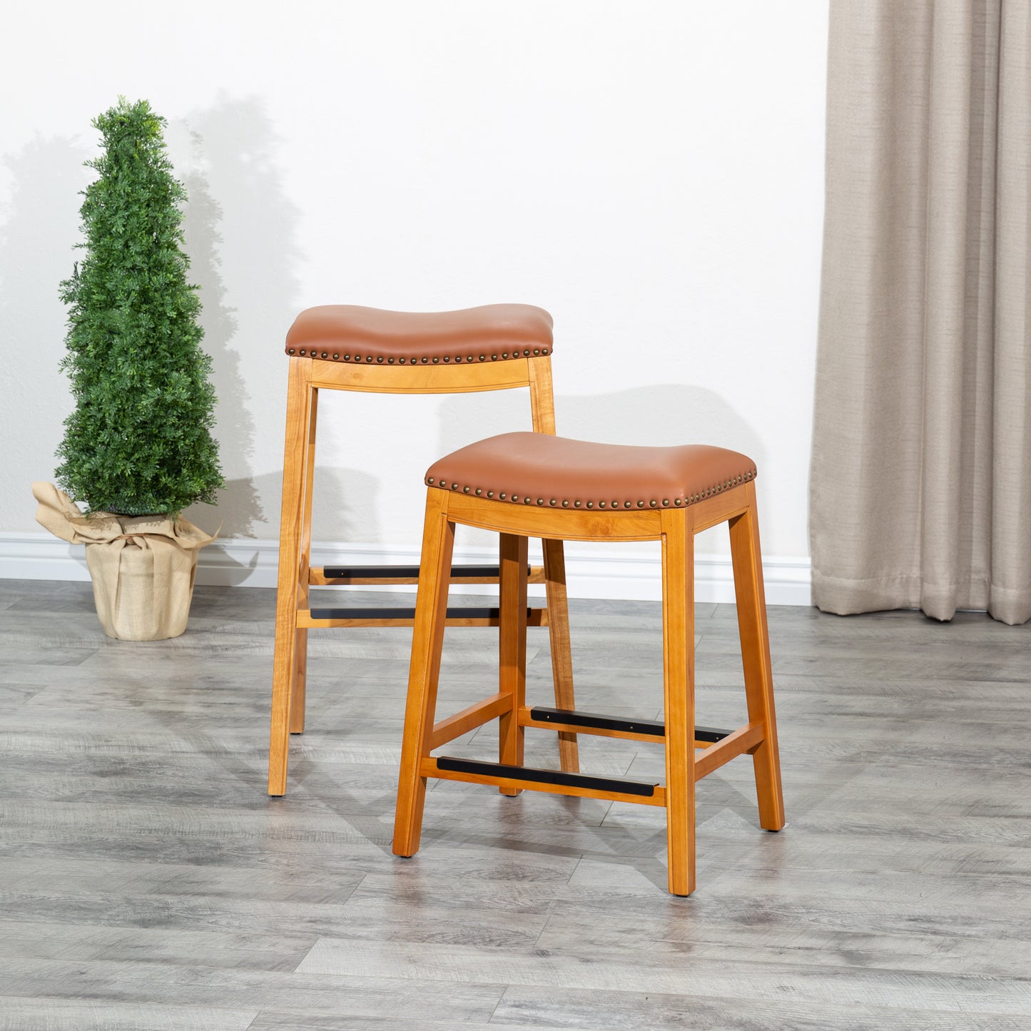 24" Counter Stool, Natural Finish, Saddle Leather Seat