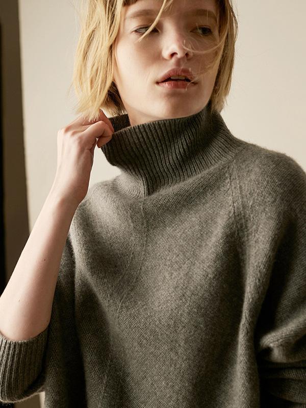 Warm Knitting High-neck Sweater by migunica