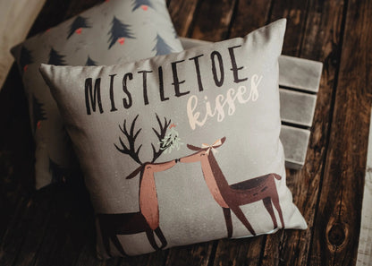 Mistletoe Kisses | Reindeer | Throw Pillow Cover | Rustic Decor | Primitive Christmas Decor Rustic Christmas Decor Home Decor Christmas by UniikPillows