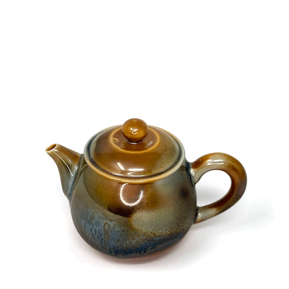 Wood-fired Teapot Queen by Tea and Whisk