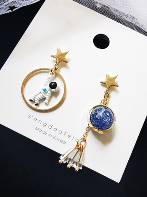 Spaceman Dissymmetry Earrings by migunica