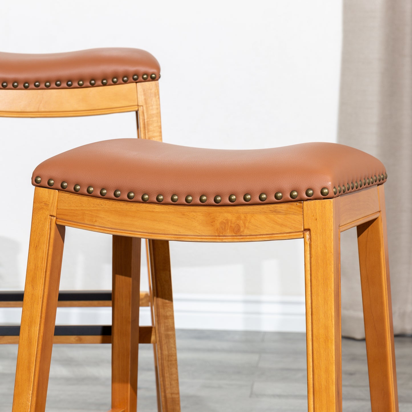 24" Counter Stool, Natural Finish, Saddle Leather Seat