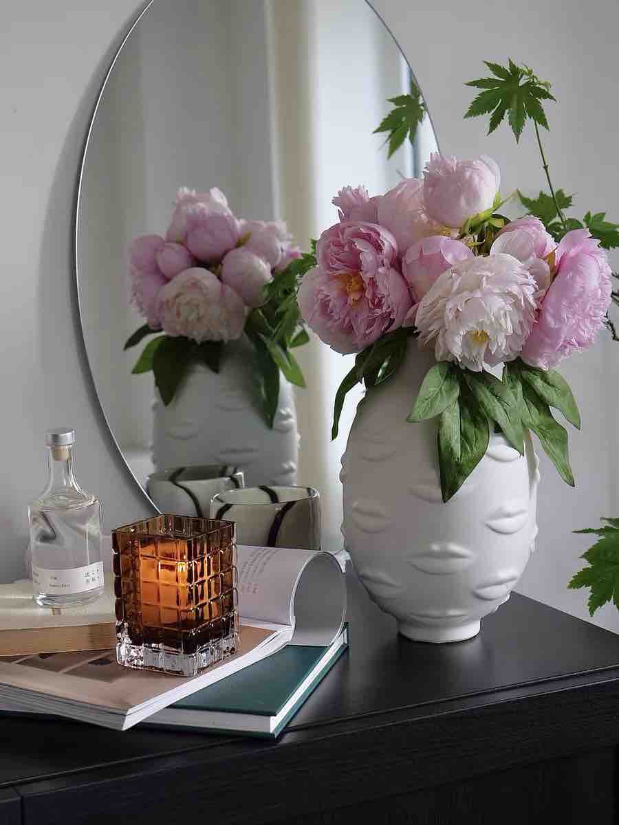 Lip Vase - Modern Abstract Decorative Ceramic Flower Centerpiece Vase by INSPECIAL HOME