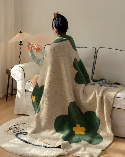 Ultra Soft Microfiber Sunflower Pattern Throw Blanket by INSPECIAL HOME