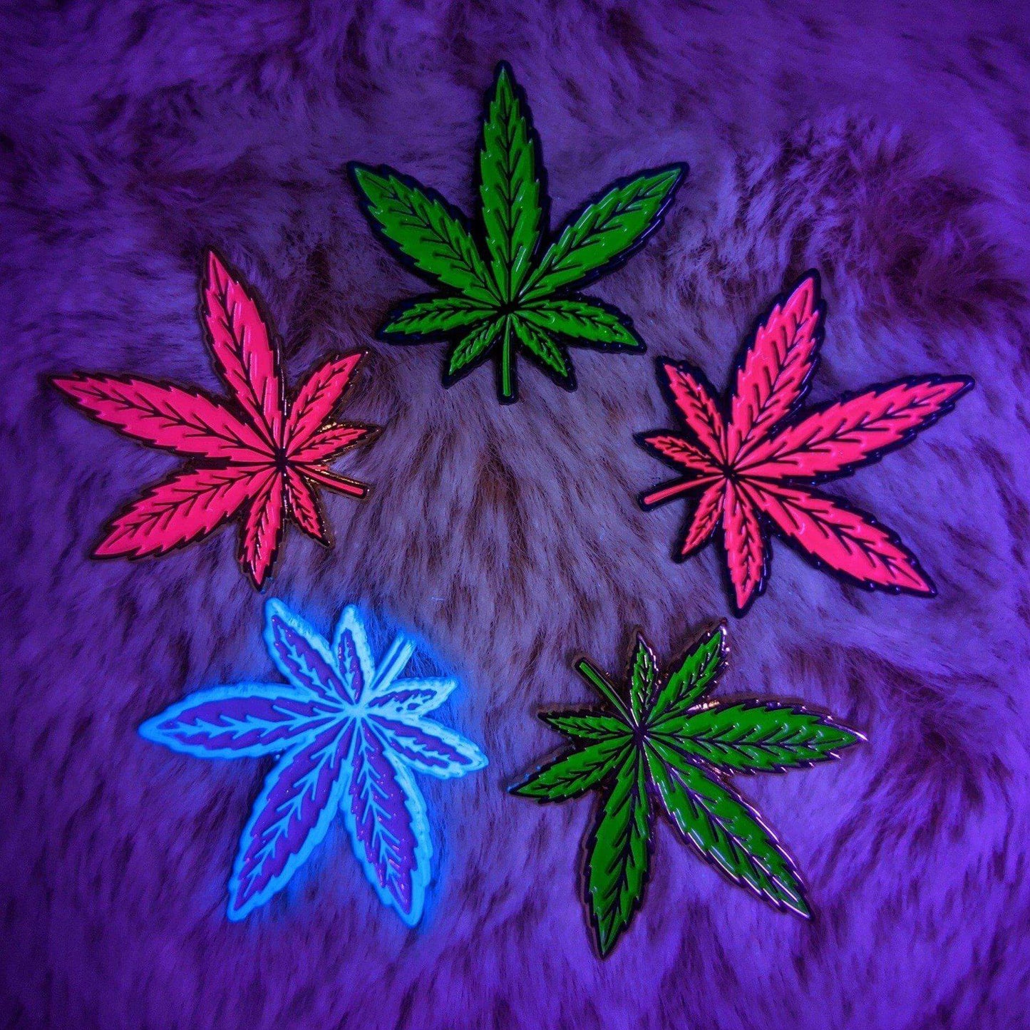 Weed Leaf Pins by Kolorspun