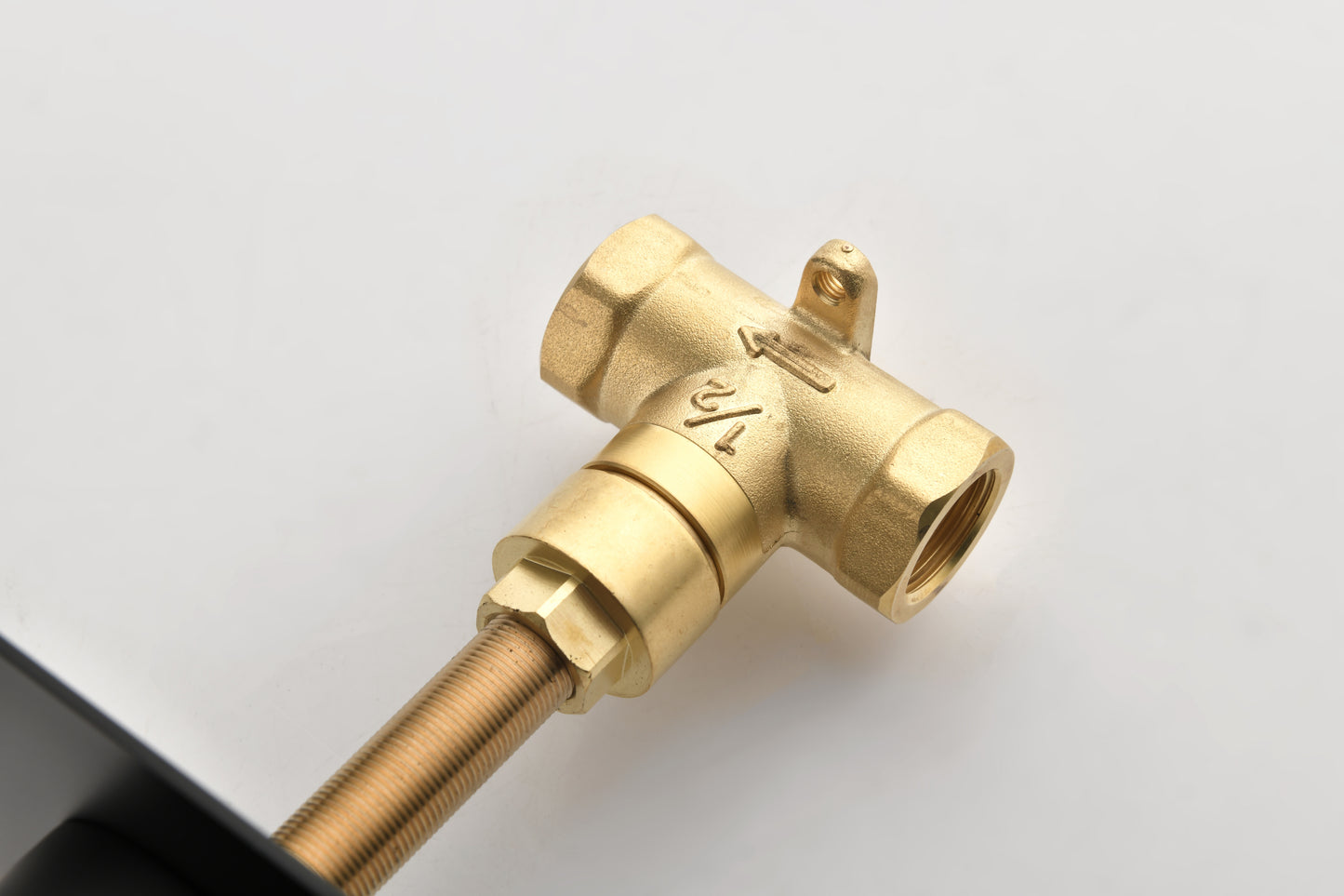 3/4" cast metal volume control valve        Master Shower Volume Control
adjustable  Brass Handle Valve Body 3 Piece