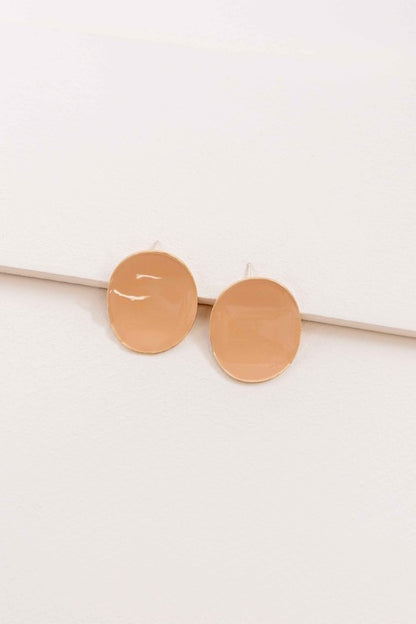 On a Curve Stud Earrings