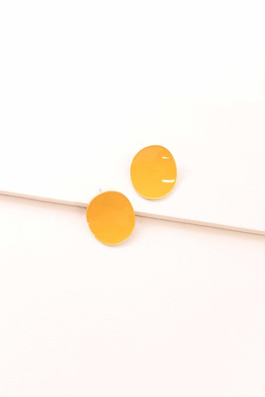 On a Curve Stud Earrings