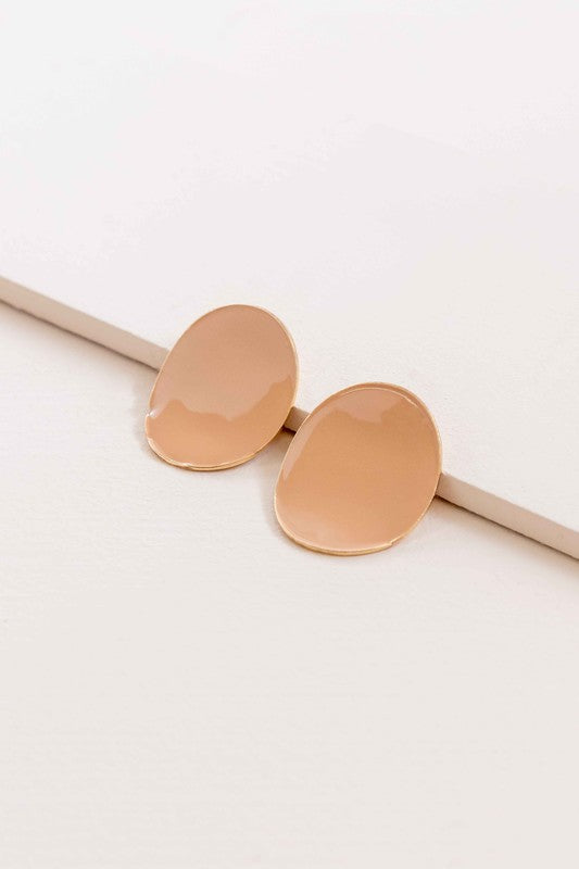 On a Curve Stud Earrings