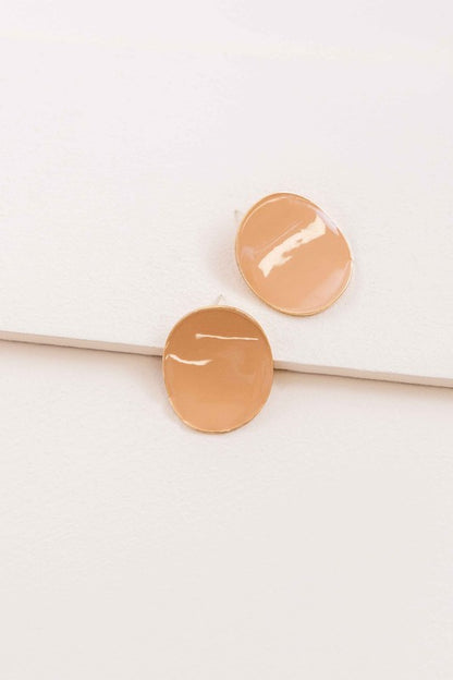 On a Curve Stud Earrings