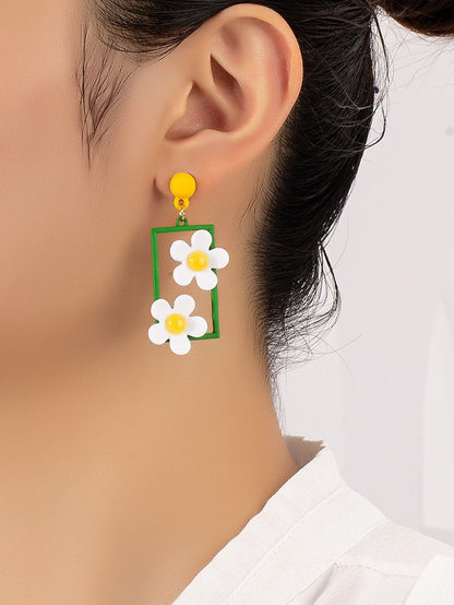 Daisy drop earrings