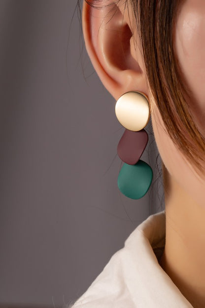 Color coated linear circle drop earrings