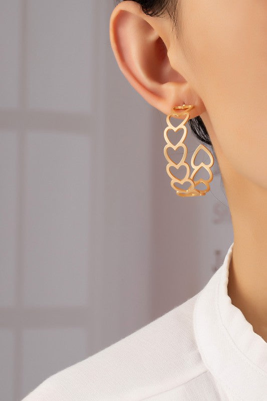 Openwork heart shape hoop earrings