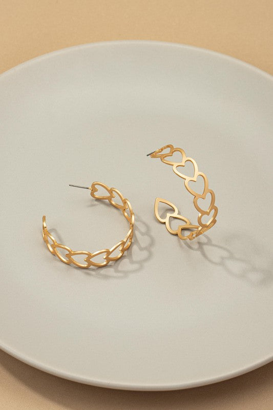 Openwork heart shape hoop earrings