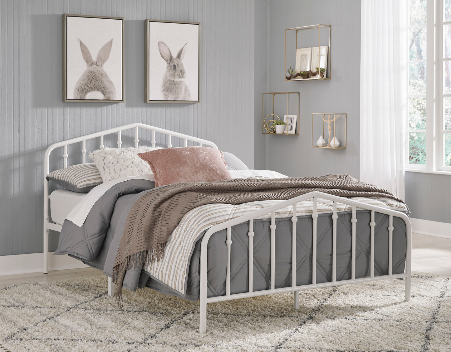 Ashley Trentlore White Contemporary Full Metal Bed B076-672