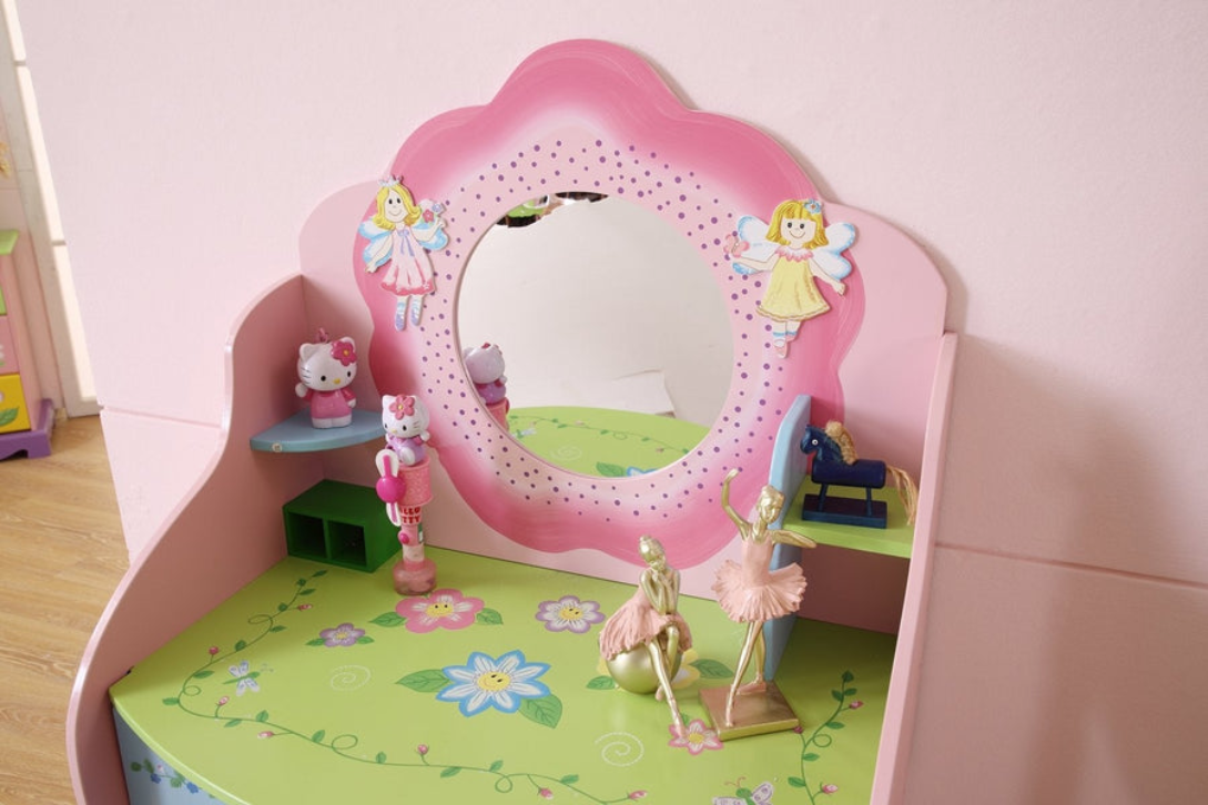 Kids Funnel Olivia the Fairy Girl‘s Dressing Table with Chair