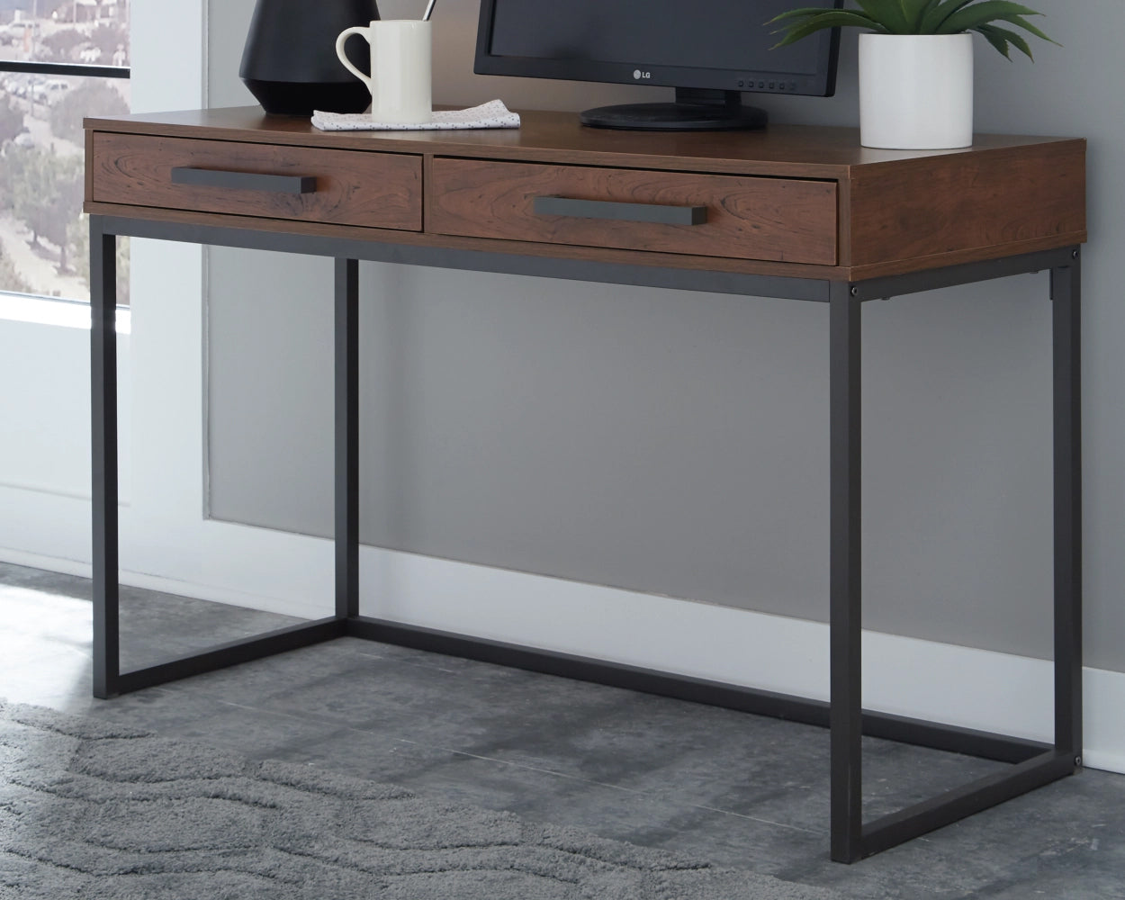 Ashley Casual Horatio Home Office Desk Z1610999