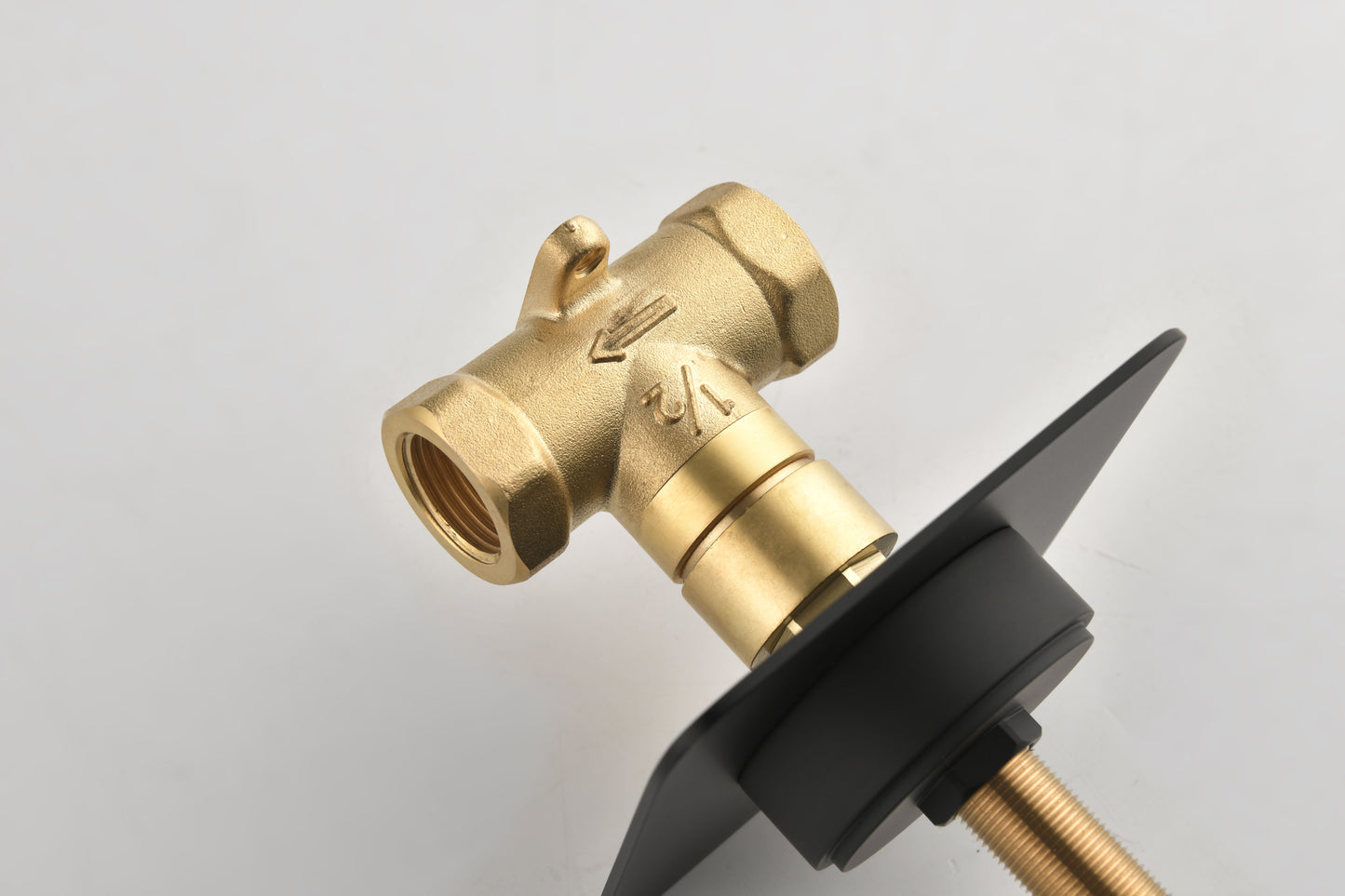 3/4" cast metal volume control valve        Master Shower Volume Control
adjustable  Brass Handle Valve Body 1 Piece