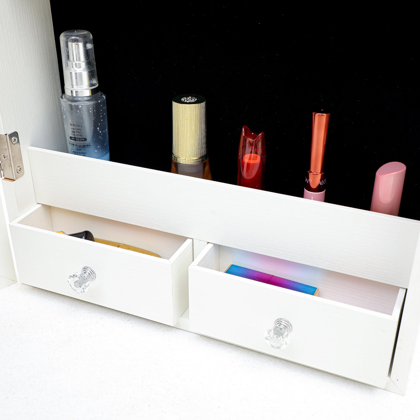 Fashion Simple Jewelry Storage Mirror Cabinet With LED Lights Can Be Hung On The Door Or Wall