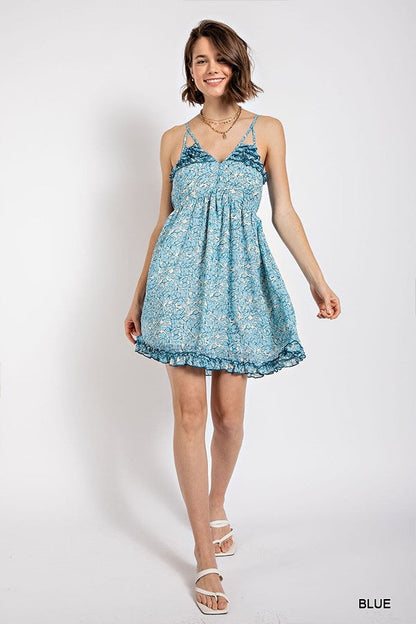 Floral print v-neck dress with skirt lining by VYSN