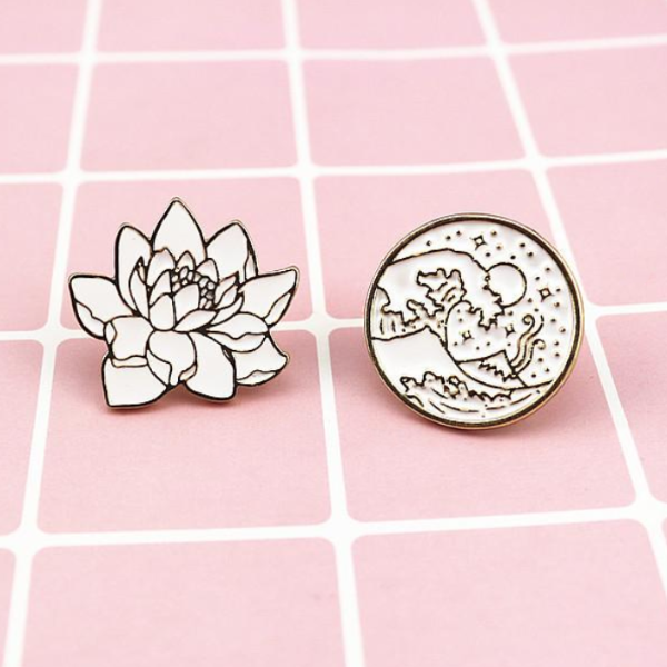 LINE DRAWING PINS by White Market