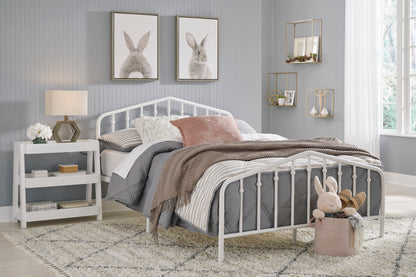 Ashley Trentlore White Contemporary Full Metal Bed B076-672