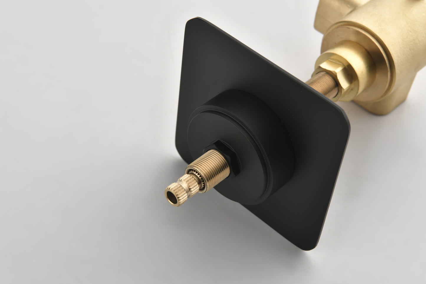 Master Shower Volume Control
Adjustable brass handle valve body, 1 piece