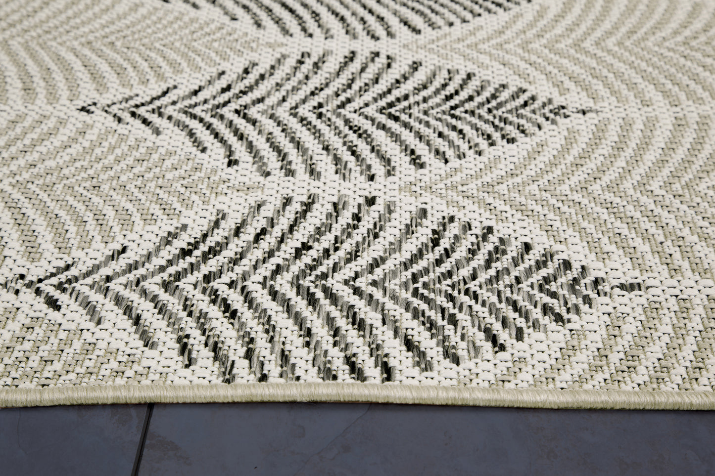 Foliage White, Neutral, Black Indoor / Outdoor Polypropylene Area Rug 5x8