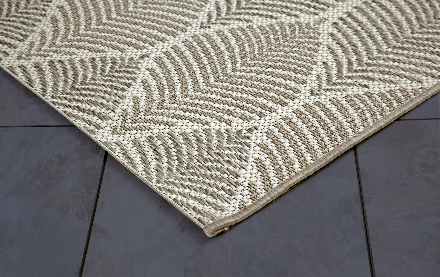 Foliage White, Neutral Indoor / Outdoor Polypropylene Area Rug 8x10