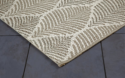 Foliage White, Neutral Indoor / Outdoor Polypropylene Area Rug 5x8